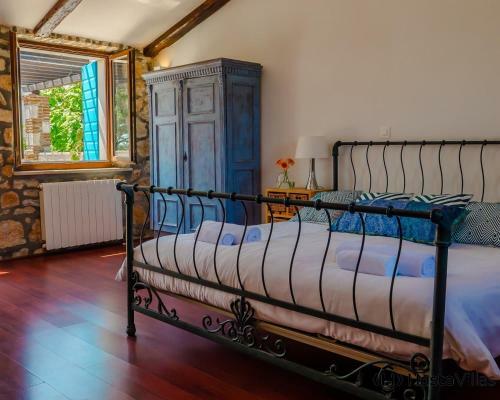 Villa Cypress - Countryhouse With Pool And Private Park