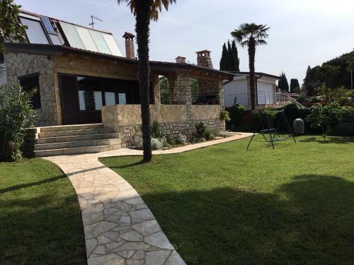 Karigador Beach House