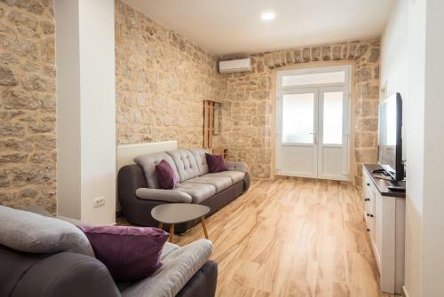 Marinus Apartments