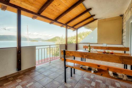 Marinus Apartments
