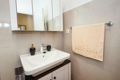 Marinus Apartments