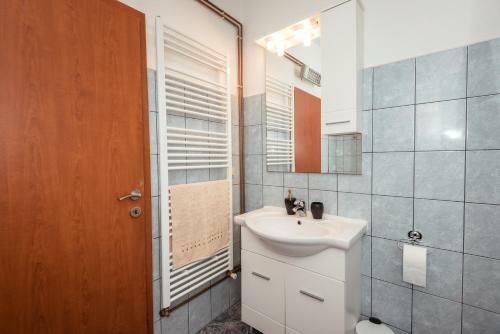 Marinus Apartments