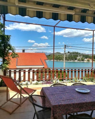 Apartamento Two Bedroom Seaside Home In Quiet Village