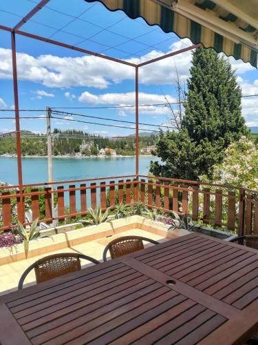 Apartamento Two Bedroom Seaside Home In Quiet Village