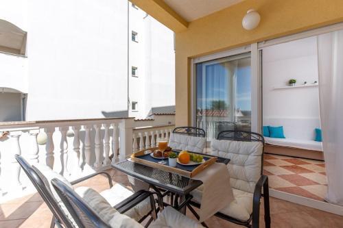 Apartment In Dramalj 5715