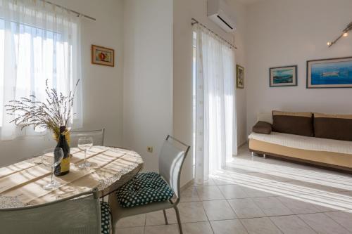 Apartment In Dramalj 41527