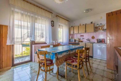 Apartment In Dramalj 39453