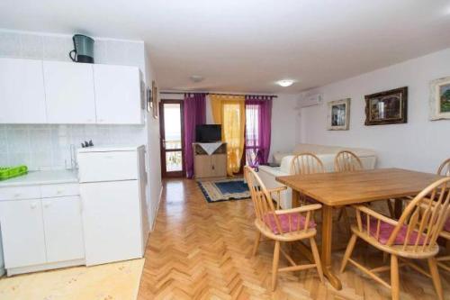 Apartments In Dramalj 41212