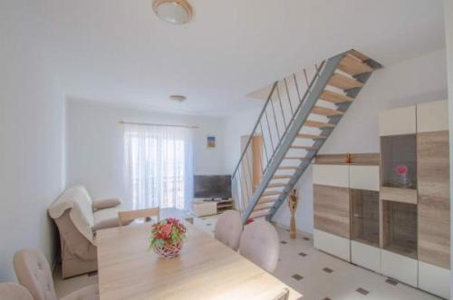 Apartment In Dramalj 41215