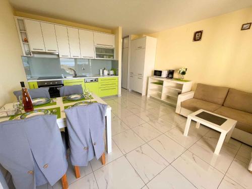 Apartment In Dramalj 42054