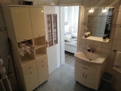Hostal Rooms And Apartments Riviera