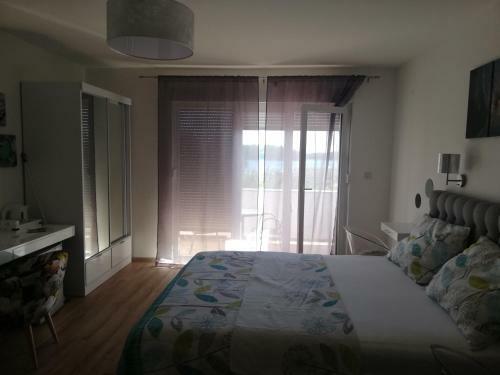 Hostal Rooms And Apartments Riviera