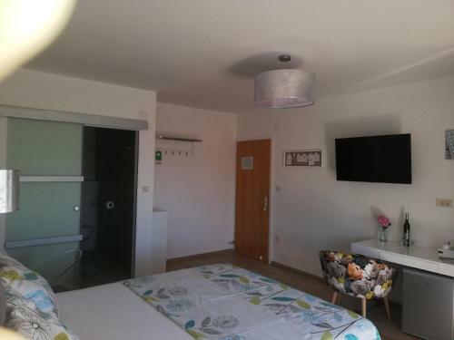 Hostal Rooms And Apartments Riviera
