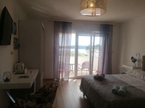 Hostal Rooms And Apartments Riviera
