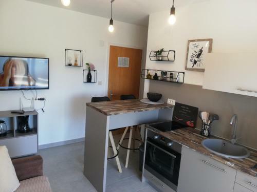 Hostal Rooms And Apartments Riviera