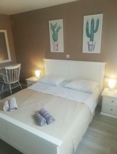 Hostal Rooms And Apartments Riviera