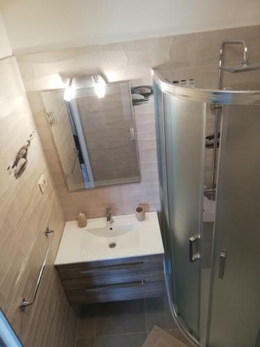 Hostal Rooms And Apartments Riviera