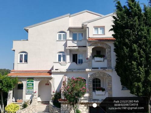 Hostal Rooms And Apartments Riviera