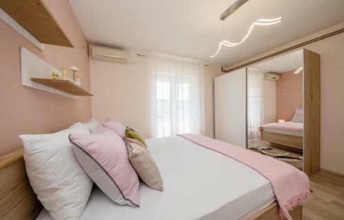 Apartments Luka