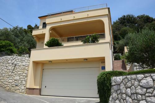 Apartamentos Charming Villa Rab