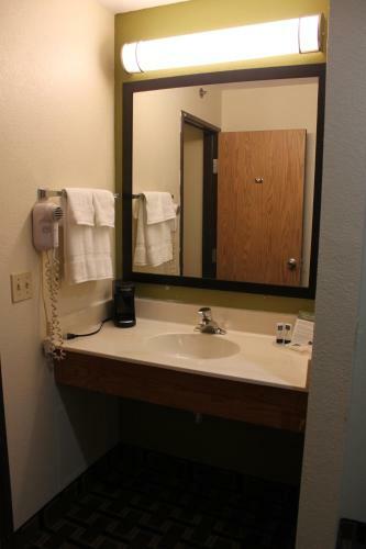 Hotel Americinn West Burlington