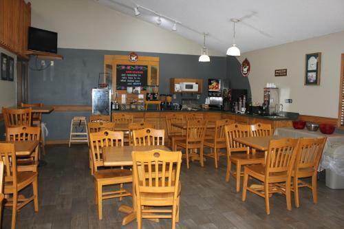 Hotel Americinn West Burlington