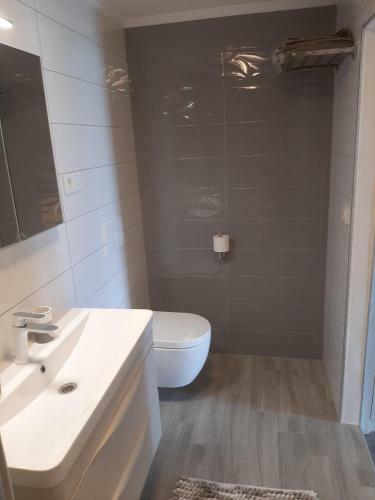 Hostal Apartmans And Rooms Petra