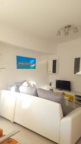Apartmani "sandro" Gonar