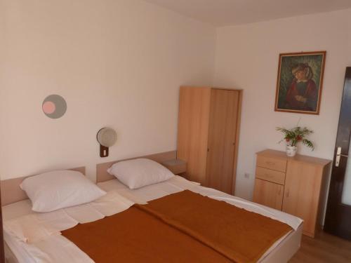 Apartments With A Parking Space Palit, Rab - 14996