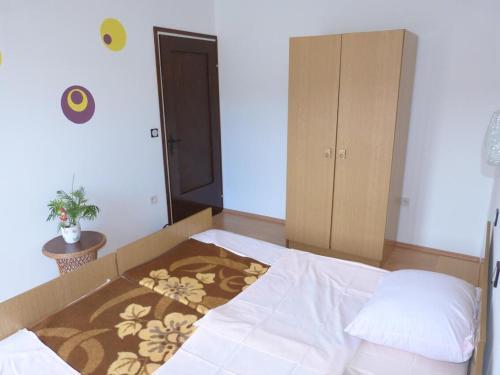Apartments With A Parking Space Palit, Rab - 14996
