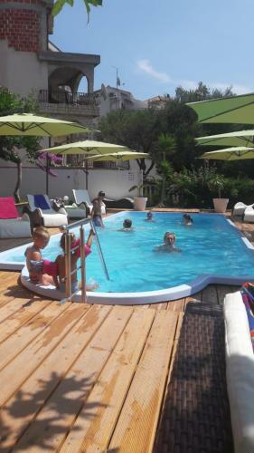 Banjol 441 Apartman Mare