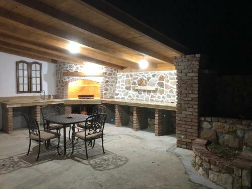 Hostal Holiday House Pantov?ak