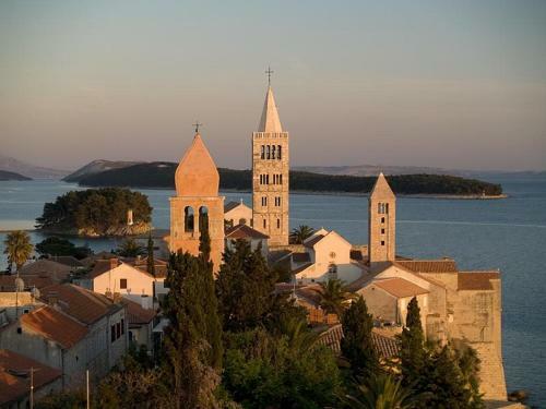 Apartamentos Lux Attic Old Town Rab