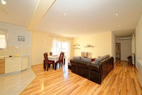 Apartments With A Parking Space Palit, Rab - 4970