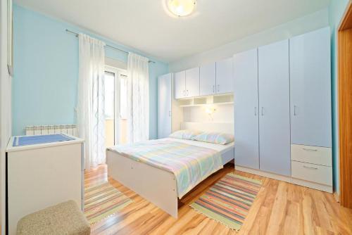 Apartments With A Parking Space Palit, Rab - 4970