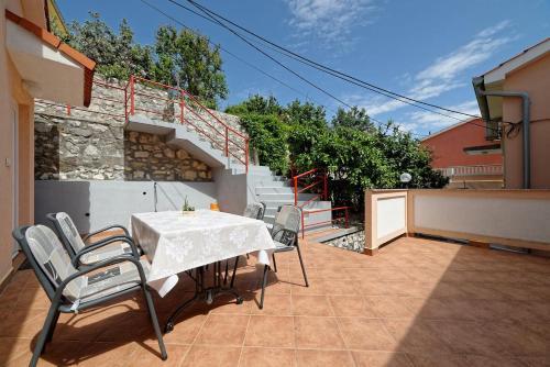 Apartments With A Parking Space Palit, Rab - 4970