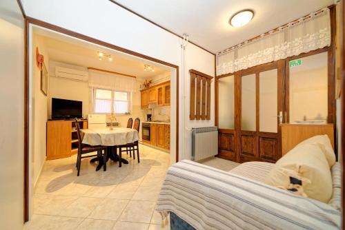 Apartments With A Parking Space Palit, Rab - 4970