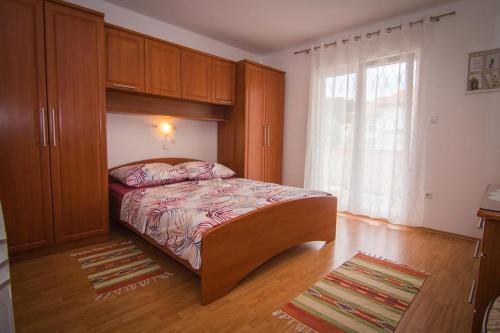 Apartments With A Parking Space Palit, Rab - 4970