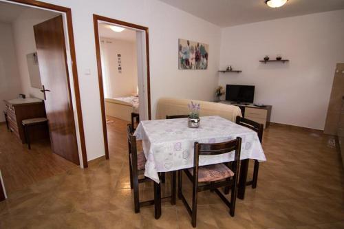 Apartments With A Parking Space Palit, Rab - 4970