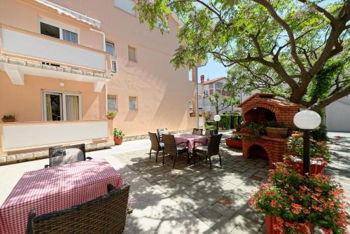 Apartments With A Parking Space Palit, Rab - 4970