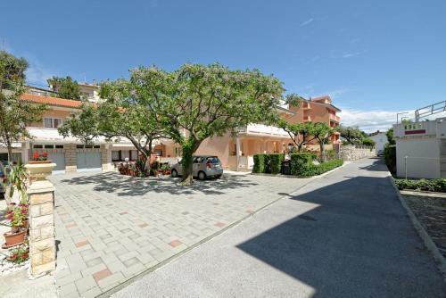Apartments With A Parking Space Palit, Rab - 4970