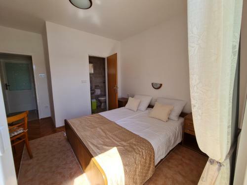 Apartmani I Sobe Jusi?