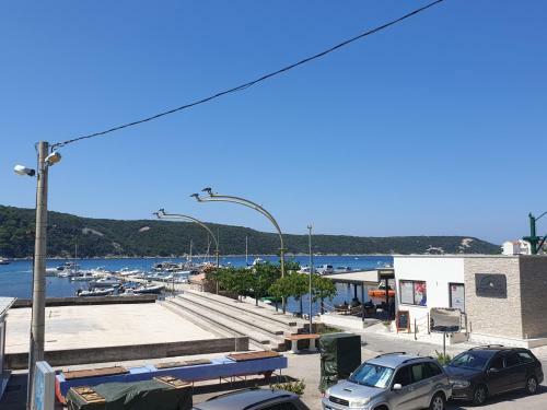 Apartmani I Sobe Jusi?