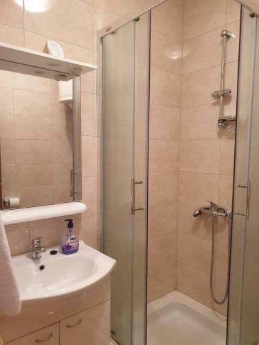 Apartmani I Sobe Jusi?