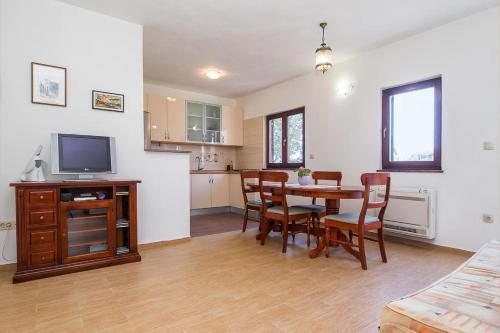Apartments With A Parking Space Kastel Sucurac, Kastela - 12815