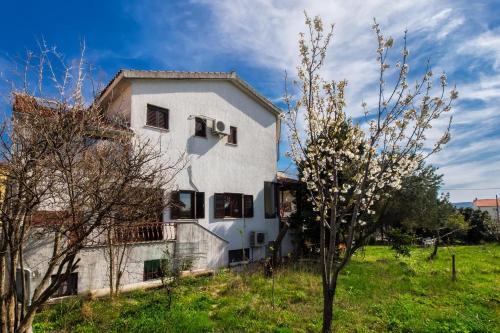 Apartments With A Parking Space Kastel Sucurac, Kastela - 12815