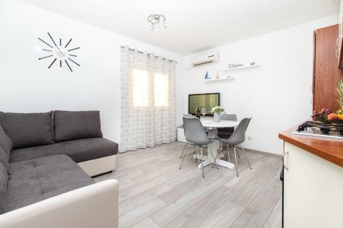 Apartman Topic