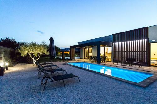 Villa Sempervivum 2 With Pool And Sea View