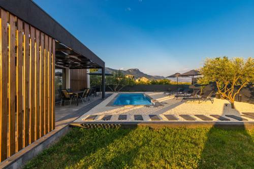 Villa Sempervivum 2 With Pool And Sea View