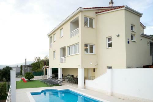 Family Villa Simbioza